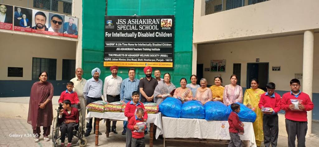 The Talwar family presented a cheque of 50000 to Asha Kiran School